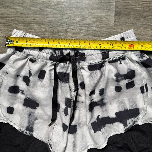 Lululemon Women's Hot To Street Shorts - White/Black - Picture 6 of 8